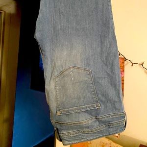 Acid washed semi-distressed Boyfriend Jeans